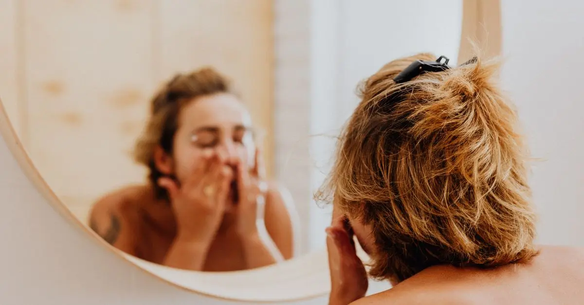Comment Évaluer Votre Type de Peau pour un Teint Parfait