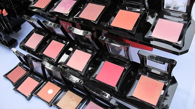 Comment Évaluer Votre Type de Peau pour un Teint Parfait