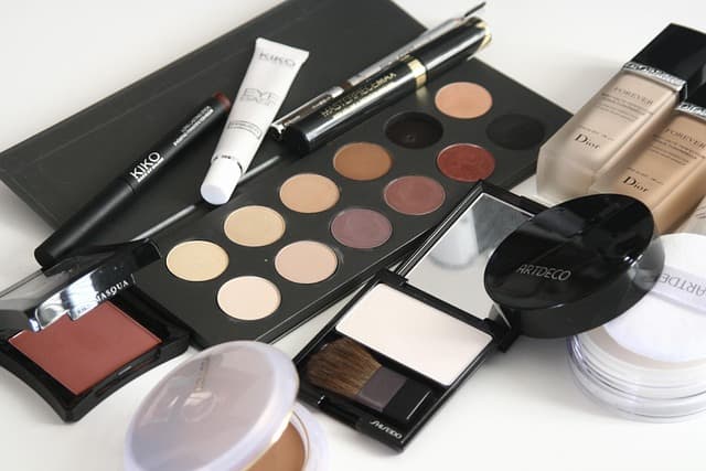 Top 5 des Produits Indispensables pour un Teint Parfait